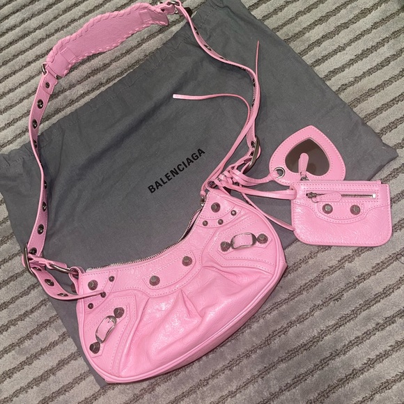 Le Cagole XS Shoulder Bag in light pink lambskin - Picture 7 of 13